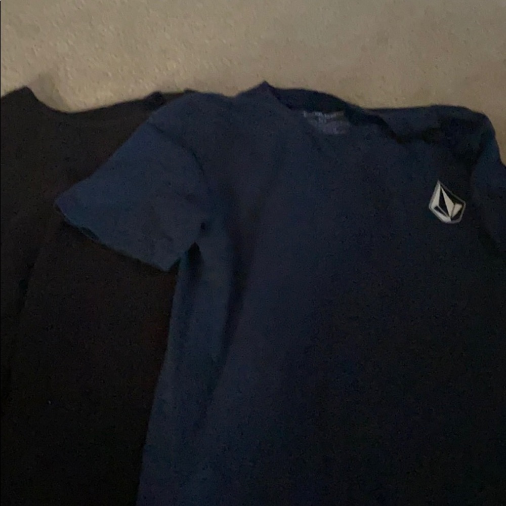 2 volcom shirts